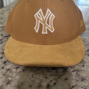 New Era Baseball hat/ New York Yankees tan/wheat with SnapBack!#yankees#classy